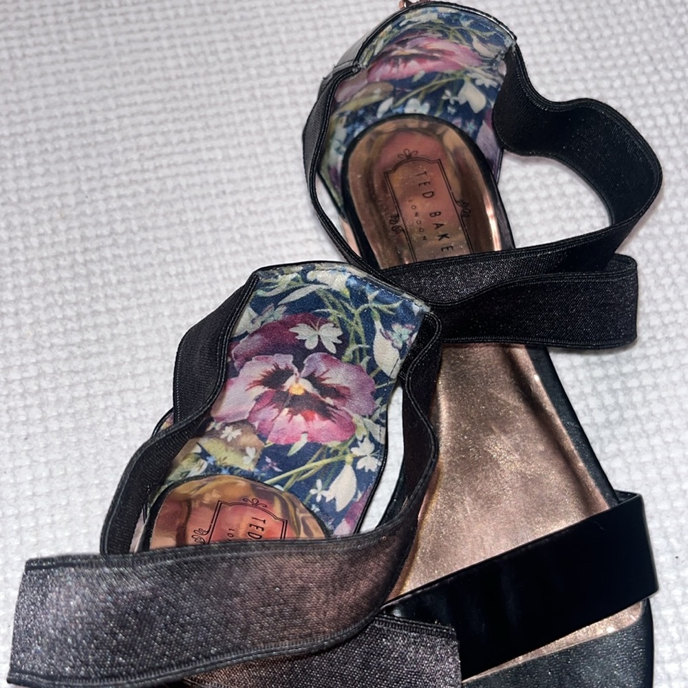 Ted Baker Black & Rose Gold Flats Sandals Size 8 - Picture 2 of 5